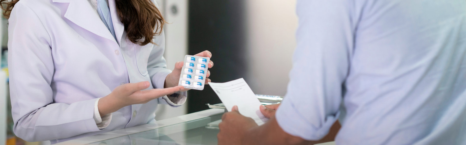 Specialist girl explain about how to use a drug capsule